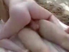 Amateur couple fucking outdoors at the beach