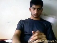 Super Cute Indian Guy empurra-se na Cam - Parte 1