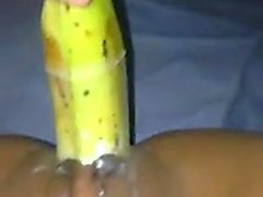 Kvinnlig onani med stora banan