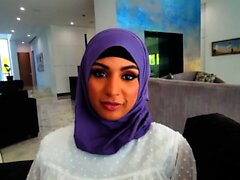 Minha irmã -vistosa Hijab quer se tornar a rainha do baile