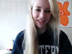 Curly Blonde Teen Records Solo Dildo Masturbation plus à