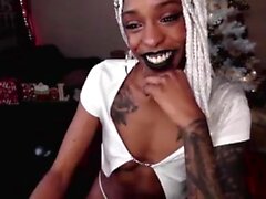 Hot Black Maid fa un po 'di webcam black ed ebano