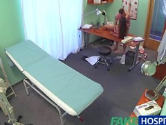 FakeHospital Giovane medico di scopa il sexy in infermiere