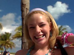 Skinny Student Teen Recogida en la playa de vacaciones