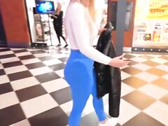 Big Ass Blonde Fucks rahaksi ostoskeskuksessa wc