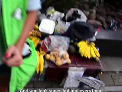 Il colombiano dilettante flessibile con bretelle cavalcisce il cazzo in pick-up