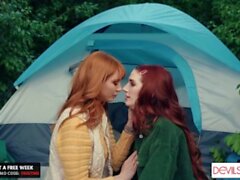 Lacy Lennon's Première expérience de camp d'été lesbienne lesbienne