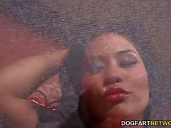 Jessica Bangkok suger black kranar hjälp Gloryhole