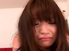 Teini teini japanilainen nukke sekä hänen ensimmäisestä Kiihkeä aasi vitussa lähikuvauksessa