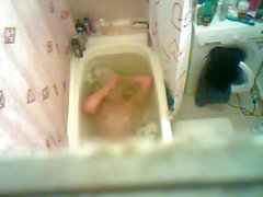 Hidden cam of dude's sister taking a bath in this free clip