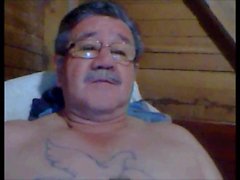 papy cornée sexy branlant à webcam la