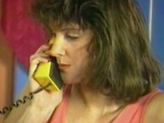 Vintage MILF в номере Serviced