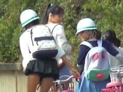 Geile vollbusige japanische Teenager -Gruppe Sex mit großem schwarzem Schwanz