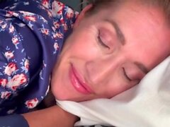 Lina schwarz - Mama teilt ein Bett Küssefucks