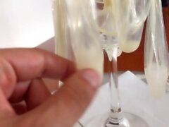 Cumdump trinkt viele Belastungen von gebrauchten Kondomen - Cum Cocktail - Glas Sperma