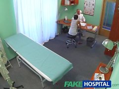 FakeHospital ryskt chick får kontakta läkare ett könsmässig fördel