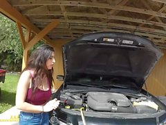 Roadside - La moglie di Latina fa sesso con il suo meccanico fuori