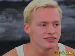 Gaycastings blonde Twink Im Hypersalivation auf Hahn