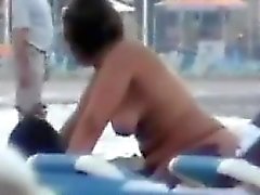 Межрасовые пары вступающих в половые связи At The Beach