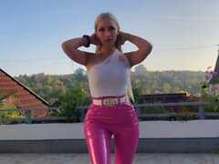 slut bionda che mostrando il suo asino in diversi ghette di colore !! (New 30 set 2020 ! ) - Sunporno