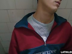 LatinLeche - Latino Gets égarèrent Jerk Off