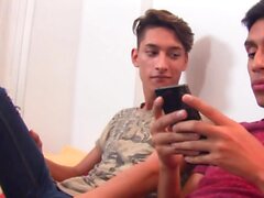 Twinks gay flacos intentan anales la primera vez con 18yo