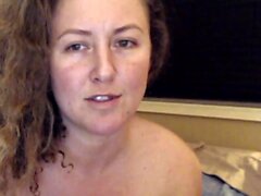 Big Boob Brünette masturbiert auf der Webcam