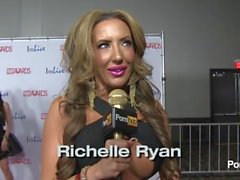 PornhubTV - es masturbarse ? Los Premios AVN de 2014 la alfombra roja