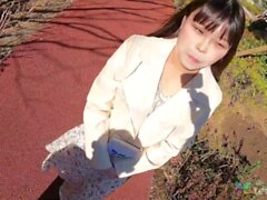 'Nettes Mädchen aus Japan möchte einen Nachmittag des Ficken im Hotel für das 1. Mal-Jav-Erlebnis genießen'