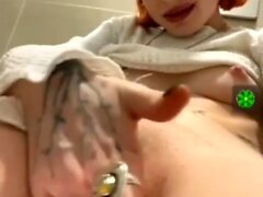 tatuado jovem masturbado no banheiro shopping 829