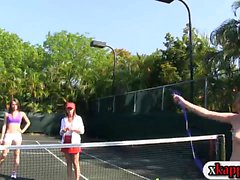 Kötü sözler tenis sahasında kızkardeşlerle anlaşıyor