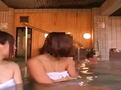 Japanese girl Sedotta Scopate vecchio Public Bath