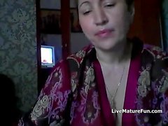 Hot russische reife Mutter Elena spielt auf skype