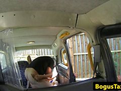 Bumfucked Brit taxis Garganta aire libre