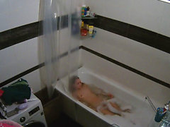 ragazza europea che calde in bagno d' utilizza la doccetta a masturbarmi