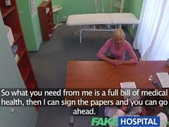 FakeHospital rubia seduzca doctor para obtener su propio camino