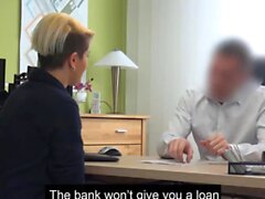 Loan4k. Banker on valmis auttamaan tyttöä, jos hän antaa jotain