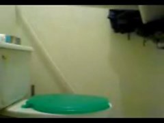 Röschen oculta espiando einen una edecan en el wc