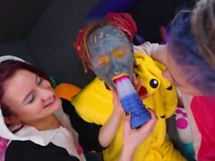 Cosplay Anal Fisting Fun mit Anuskatzz, Flora und Lily