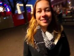 Lia -Fox - Quickie Creampie Auf Dem Weihnachtsmarkt AM