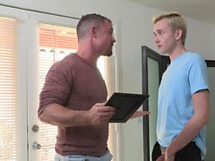 FamilyDick - Twink Barebacks Hän Big Dick Naapuri