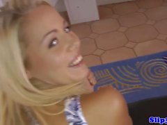 Nette POV Teen pussyfucked von altem Mann