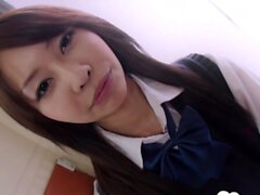 Asiatisk schoolgirl får sin kärlekstunnel slammad