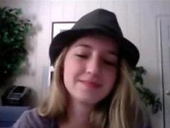 Webcam Session mit niedlichem Blond