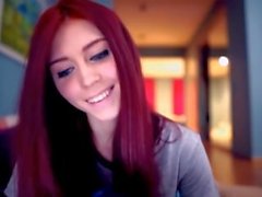 Bağlı Oyuncak ile Webcam Sevimli Kızıl saçlı kız