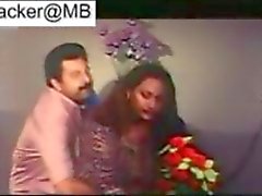 Classique de mallu porn indienne Rathri partie 2 Aunty remous ballots