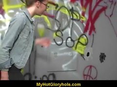 Mensroom Gloryhole Slut à 35