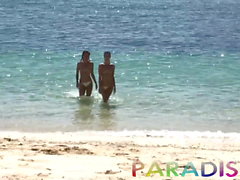 Paradise GFS - Близнецы трахал на отдых в бассейне - Часть 1