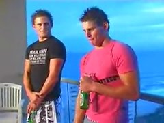 Aussie-Surfer-Twins