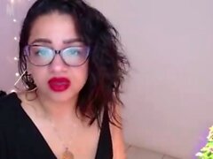 Amatööri -verkkokameran tyttö masturboi Big Dildoa